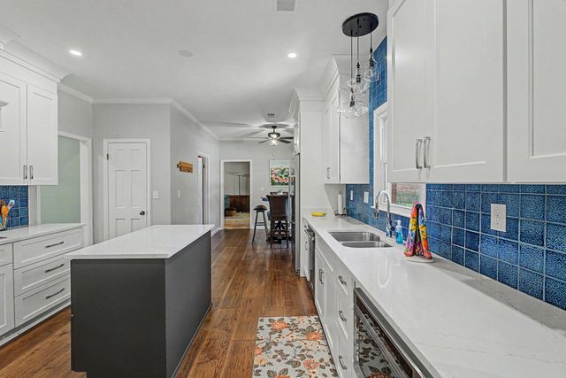 8882 HILLMAN WAY DR, Bartlett, TN 38133