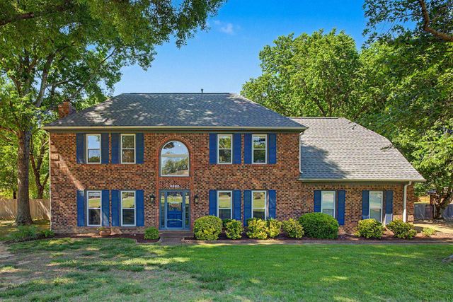 8882 HILLMAN WAY DR, Bartlett, TN 38133