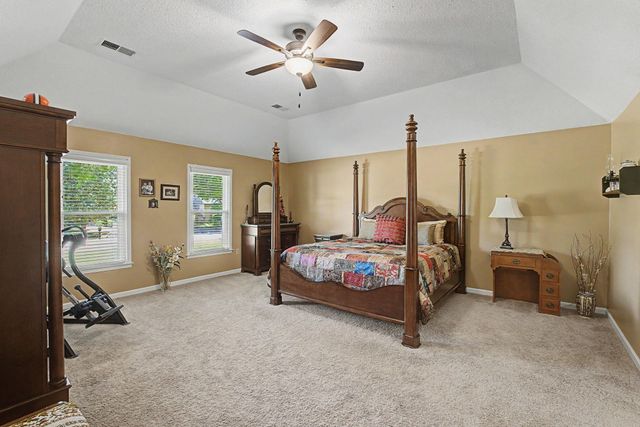 8882 HILLMAN WAY DR, Bartlett, TN 38133