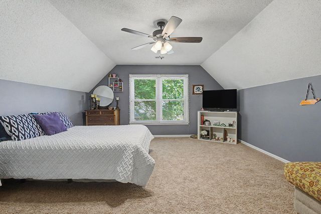 8882 HILLMAN WAY DR, Bartlett, TN 38133