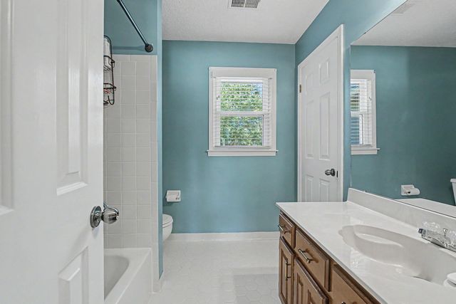 8882 HILLMAN WAY DR, Bartlett, TN 38133