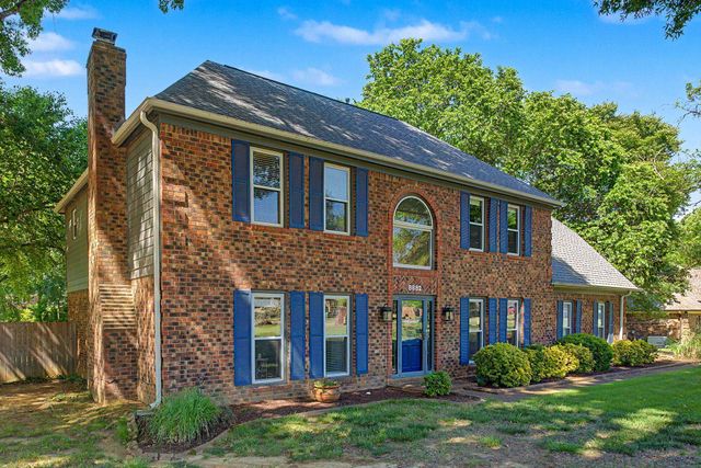 8882 HILLMAN WAY DR, Bartlett, TN 38133