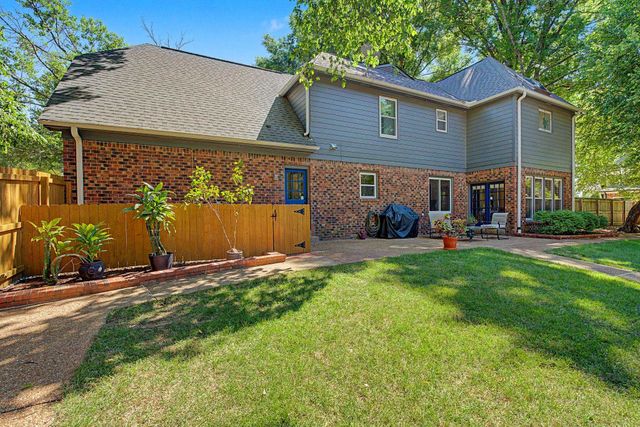 8882 HILLMAN WAY DR, Bartlett, TN 38133