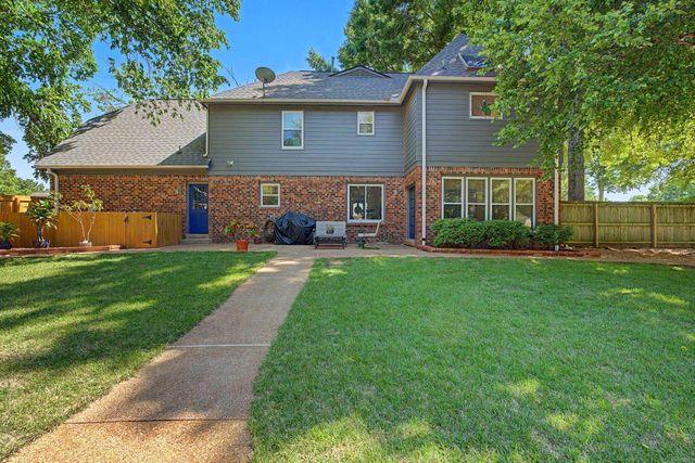 8882 HILLMAN WAY DR, Bartlett, TN 38133