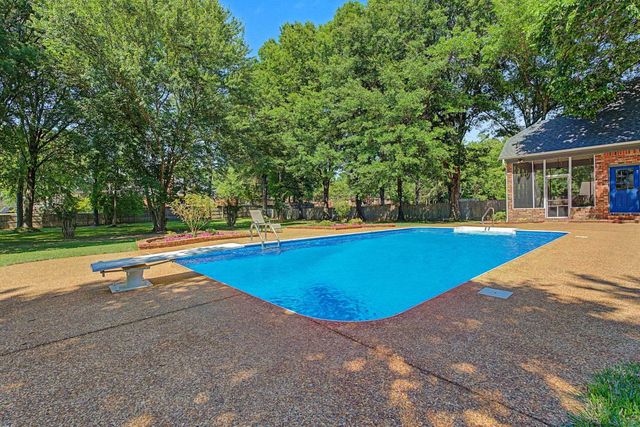 8882 HILLMAN WAY DR, Bartlett, TN 38133