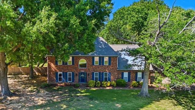 8882 HILLMAN WAY DR, Bartlett, TN 38133