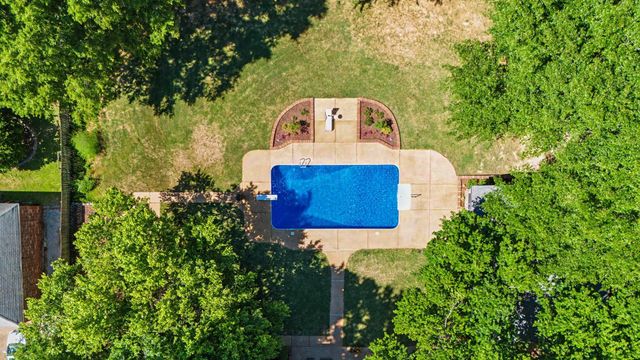 8882 HILLMAN WAY DR, Bartlett, TN 38133
