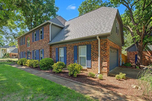 8882 HILLMAN WAY DR, Bartlett, TN 38133
