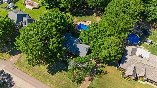 8882 HILLMAN WAY DR, Bartlett, TN 38133