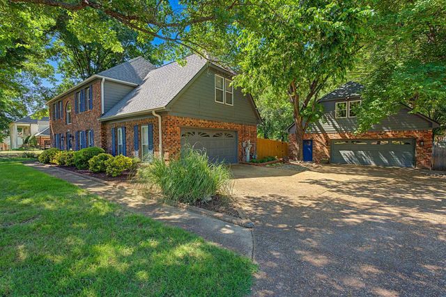8882 HILLMAN WAY DR, Bartlett, TN 38133