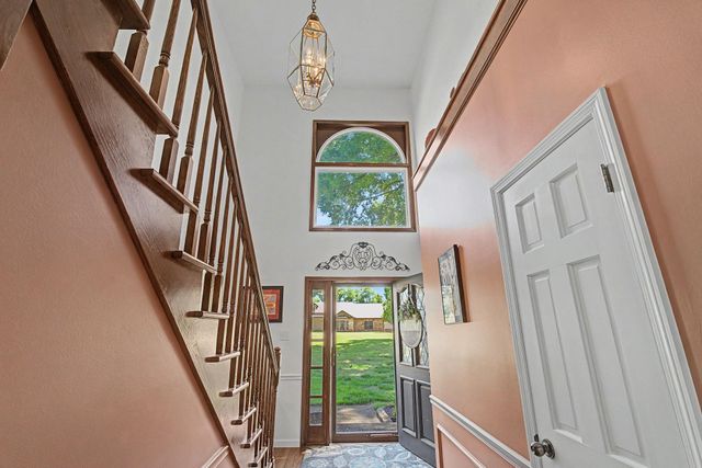 8882 HILLMAN WAY DR, Bartlett, TN 38133