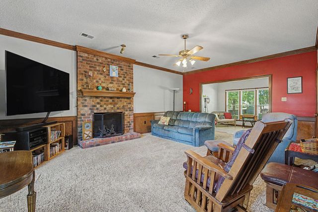 8882 HILLMAN WAY DR, Bartlett, TN 38133