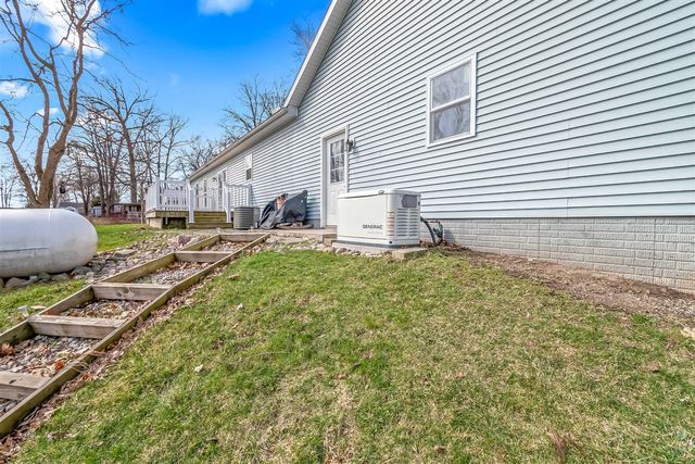 6877 Rowley Drive, Osseo, MI 49266