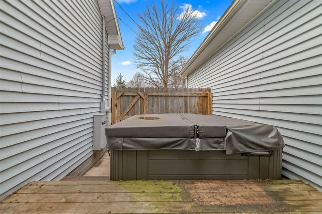 6877 Rowley Drive, Osseo, MI 49266