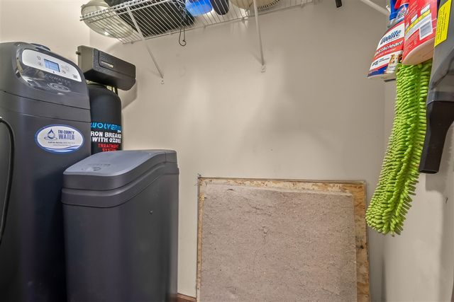 6877 Rowley Drive, Osseo, MI 49266