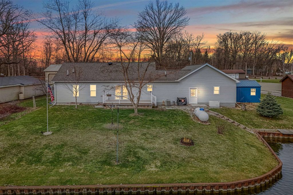 6877 Rowley Drive, Osseo, MI 49266