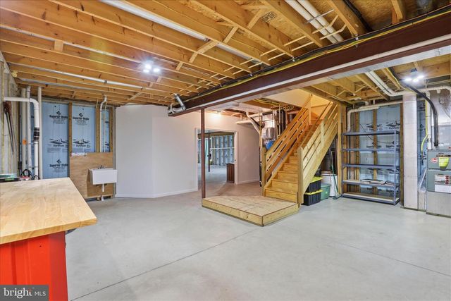 2271 PORTER WAY, Lancaster, PA 17601