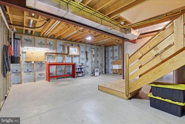 2271 PORTER WAY, Lancaster, PA 17601