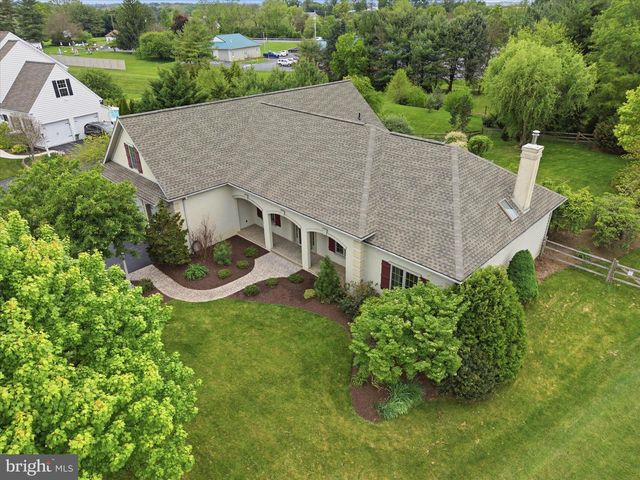2271 PORTER WAY, Lancaster, PA 17601