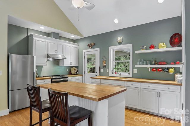 280 Kelses Valley Drive, Mars Hill, NC 28754