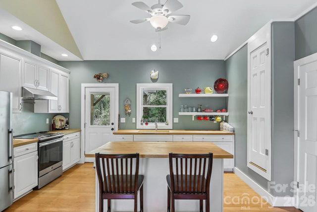 280 Kelses Valley Drive, Mars Hill, NC 28754