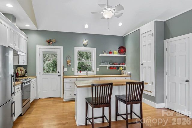 280 Kelses Valley Drive, Mars Hill, NC 28754