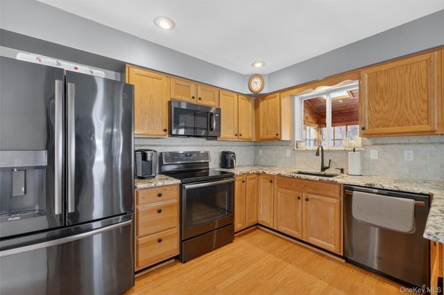 68 Blackberry Way, Hopewell Junction, NY 12533