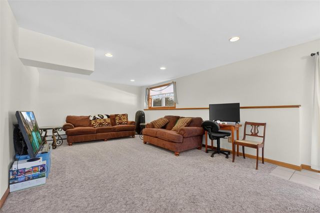 68 Blackberry Way, Hopewell Junction, NY 12533