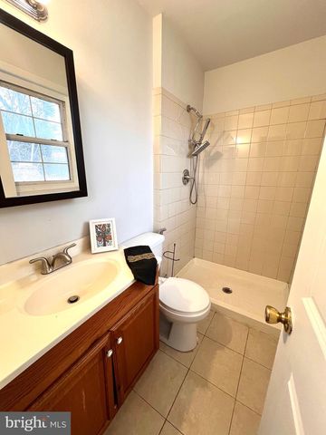 7219 BEVERLY PARK DR, Springfield, VA 22150