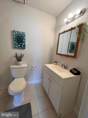 7219 BEVERLY PARK DR, Springfield, VA 22150