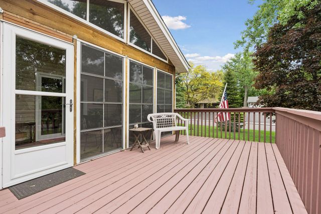 3996 Woodview Drive, Vadnais Heights, MN 55127