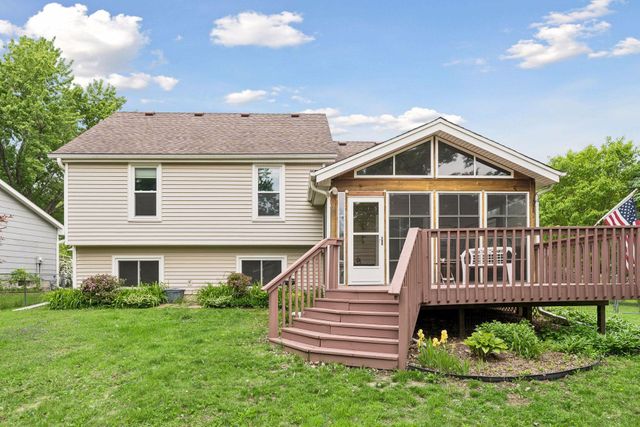3996 Woodview Drive, Vadnais Heights, MN 55127