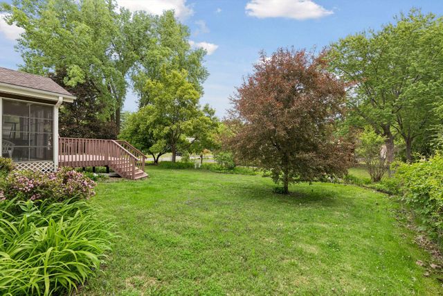 3996 Woodview Drive, Vadnais Heights, MN 55127
