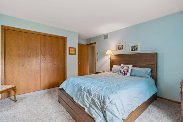 3996 Woodview Drive, Vadnais Heights, MN 55127