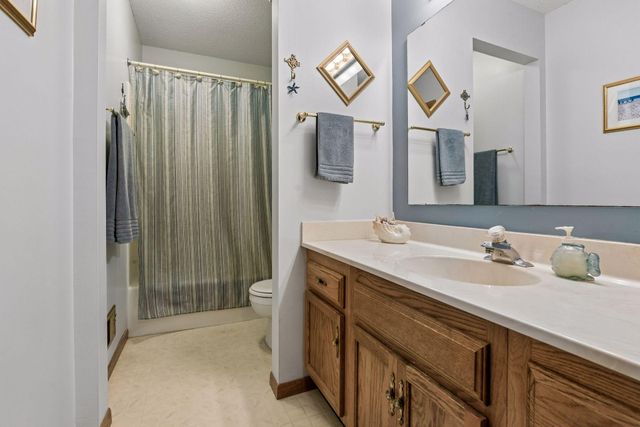 3996 Woodview Drive, Vadnais Heights, MN 55127
