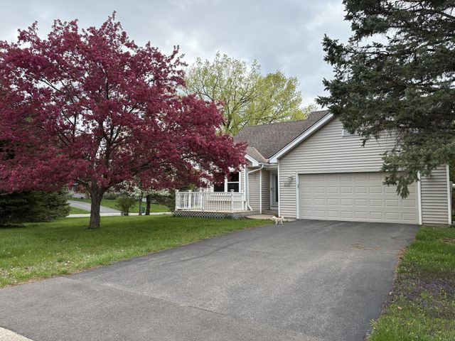 3996 Woodview Drive, Vadnais Heights, MN 55127