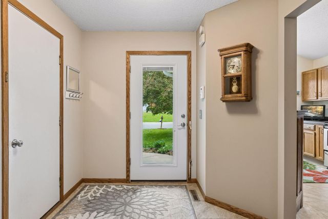 3996 Woodview Drive, Vadnais Heights, MN 55127