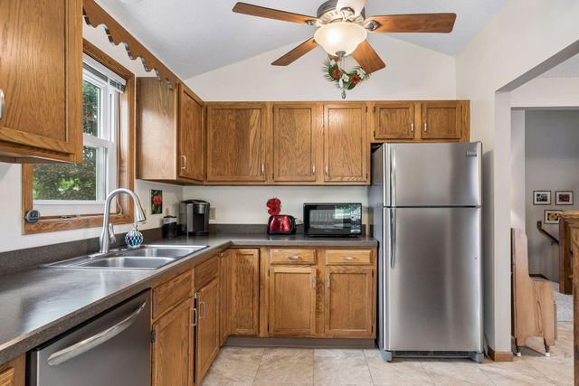 3996 Woodview Drive, Vadnais Heights, MN 55127