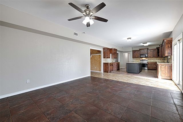 8700 Sallys Way, Alvarado, TX 76009