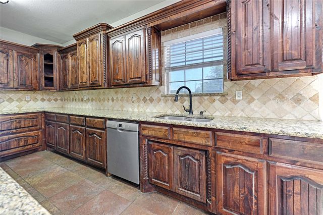8700 Sallys Way, Alvarado, TX 76009