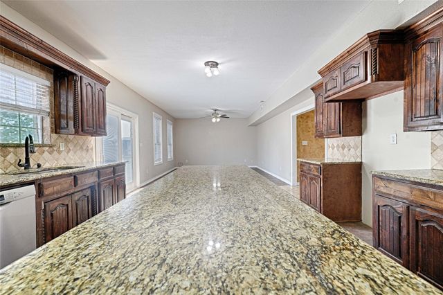 8700 Sallys Way, Alvarado, TX 76009