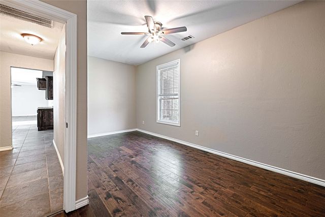 8700 Sallys Way, Alvarado, TX 76009