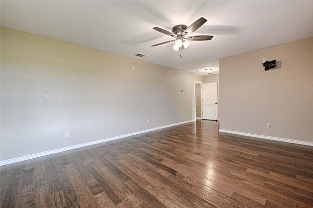8700 Sallys Way, Alvarado, TX 76009