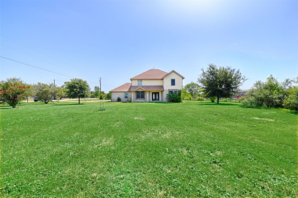 8700 Sallys Way, Alvarado, TX 76009