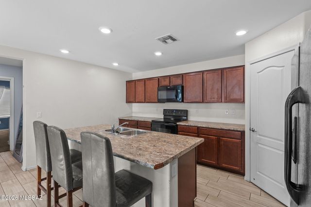 7570 E Kinnison Wash Loop, Tucson, AZ 85730