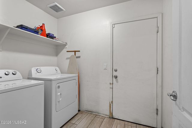 7570 E Kinnison Wash Loop, Tucson, AZ 85730