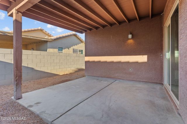 7570 E Kinnison Wash Loop, Tucson, AZ 85730