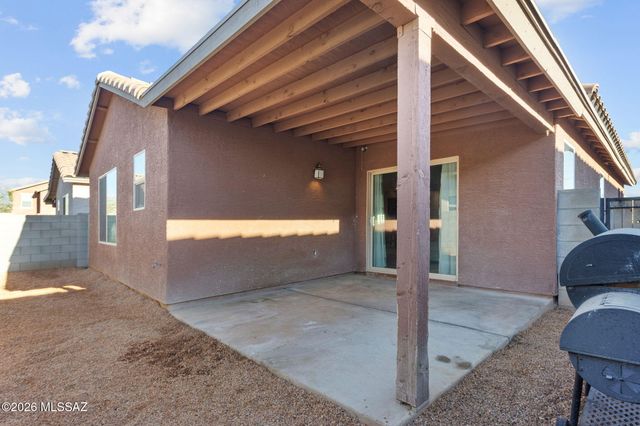 7570 E Kinnison Wash Loop, Tucson, AZ 85730