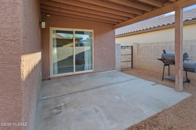 7570 E Kinnison Wash Loop, Tucson, AZ 85730