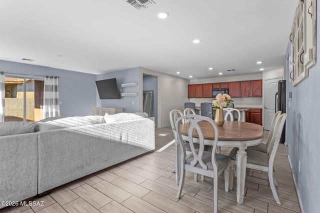 7570 E Kinnison Wash Loop, Tucson, AZ 85730